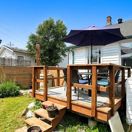 Apartmán Cozy 2Br House Near Centre With Patio, Bbq, Backyard, And Netflix Peterborough Exteriér fotografie