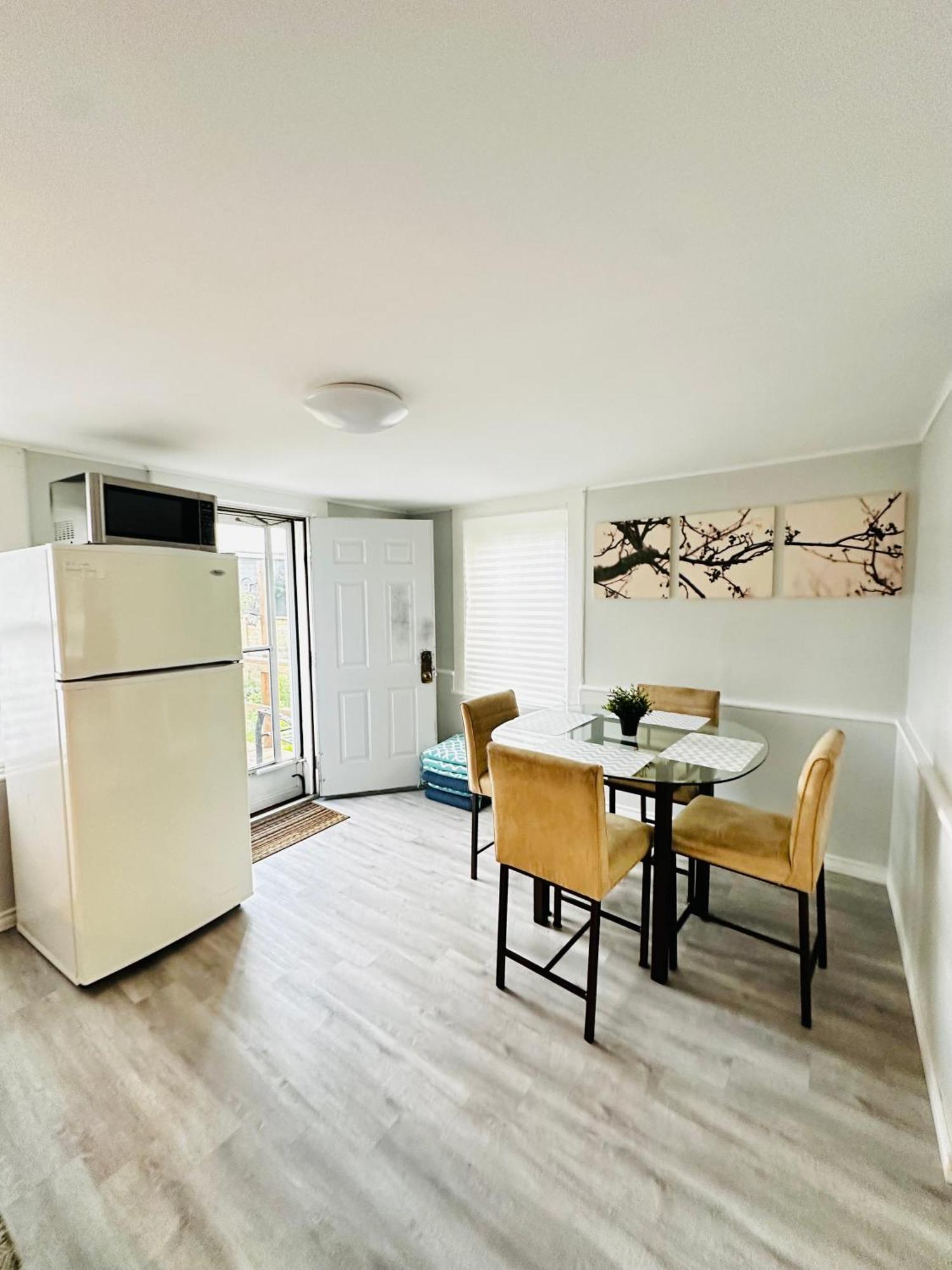 Apartmán Cozy 2Br House Near Centre With Patio, Bbq, Backyard, And Netflix Peterborough Exteriér fotografie