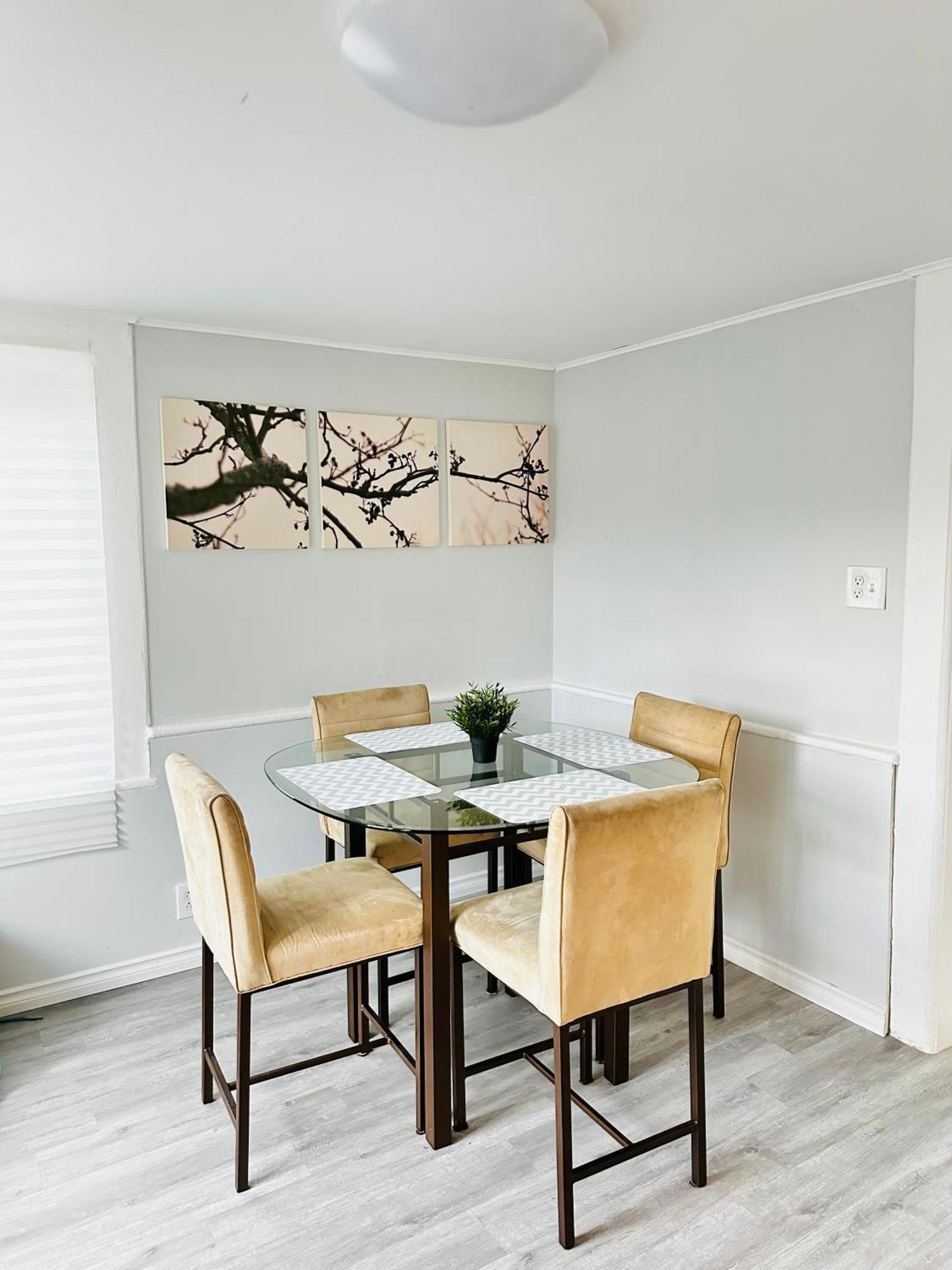 Apartmán Cozy 2Br House Near Centre With Patio, Bbq, Backyard, And Netflix Peterborough Exteriér fotografie